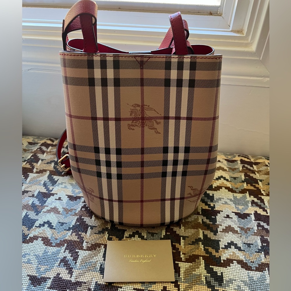 Burberry Lorne bucket purse poppy red